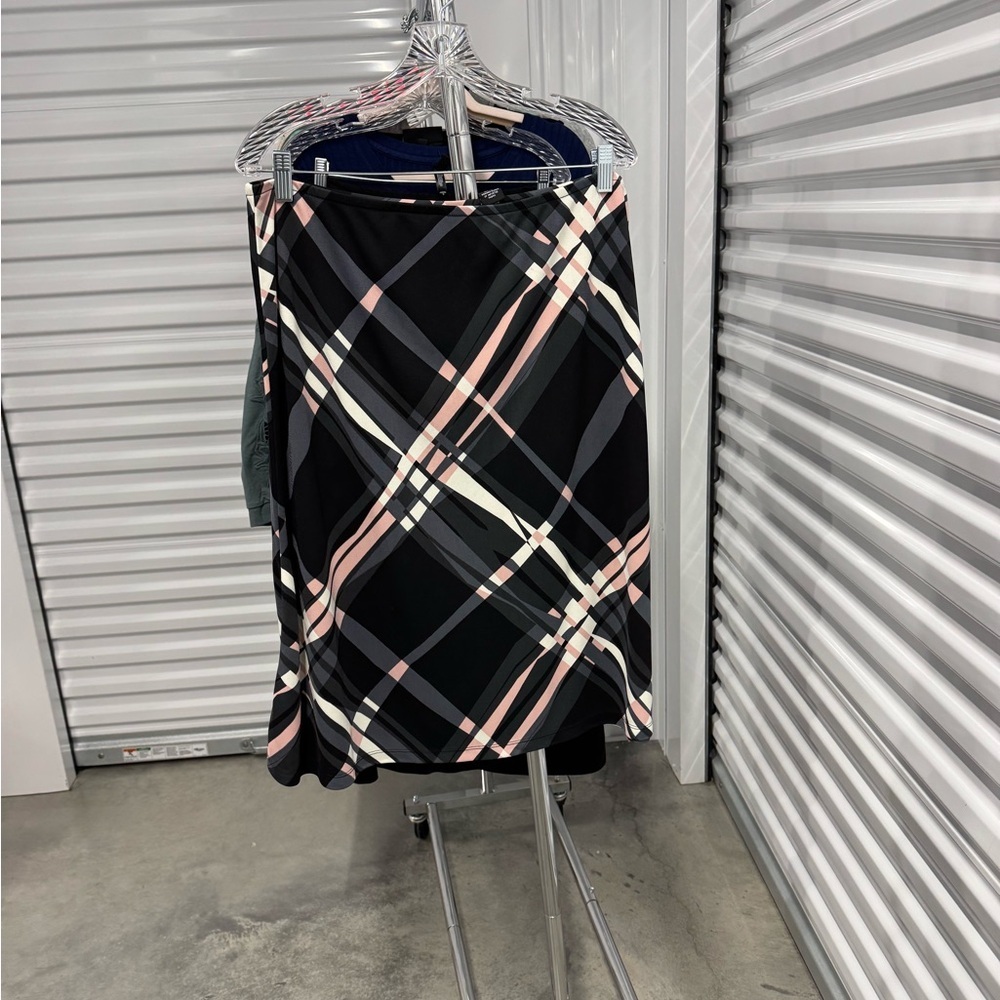 New York & Company | Vintage A-Line Skirt in Black and Pink | size XL
